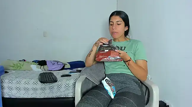 Snapshot of skinnyanai2 chatting on 17, 12, 2024 skinnyanai2 online show from 17, 12, 2024