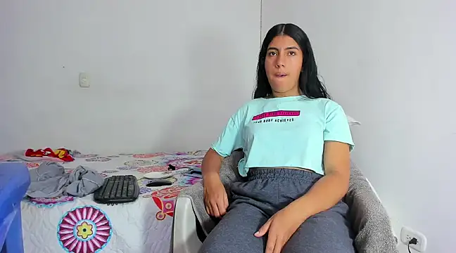 Snapshot of skinnyanai2 chatting on 13, 2, 2025 skinnyanai2 online show from 13, 2, 2025