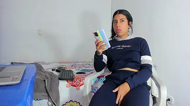 Snapshot of skinnyanai2 chatting on 19, 2, 2025 skinnyanai2 online show from 19, 2, 2025