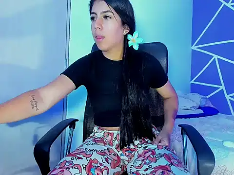 Snapshot of skinnyanai2 chatting on 4, 10, 2025 skinnyanai2 online show from 4, 10, 2025