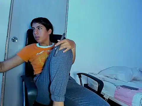 Snapshot of skinnyanai2 chatting on 10, 11, 2025 skinnyanai2 online show from 10, 11, 2025