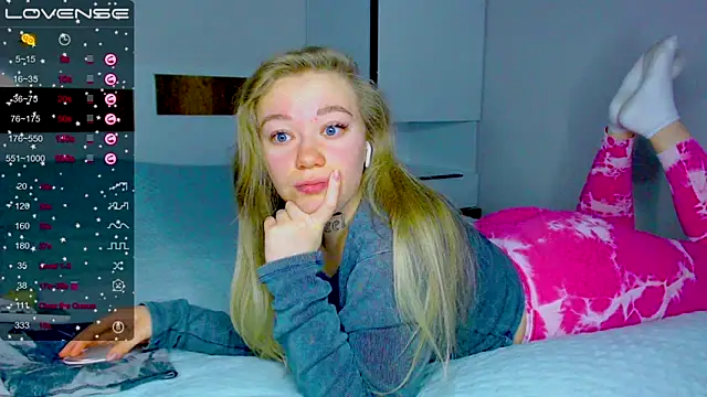 Snapshot of kitti_kaattt chatting on 6, 12, 2024 kitti kaattt online show from 6, 12, 2024