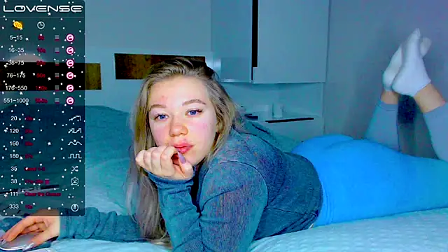 Snapshot of kitti_kaattt chatting on 13, 12, 2024 kitti kaattt online show from 13, 12, 2024