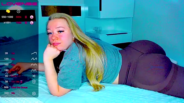 Snapshot of kitti_kaattt chatting on 25, 11, 2025 kitti kaattt online show from 25, 11, 2025