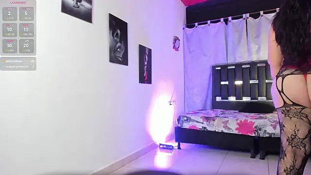 Snapshot of katherina_diaz chatting on 5, 3, 2025 katherina diaz online show from 5, 3, 2025