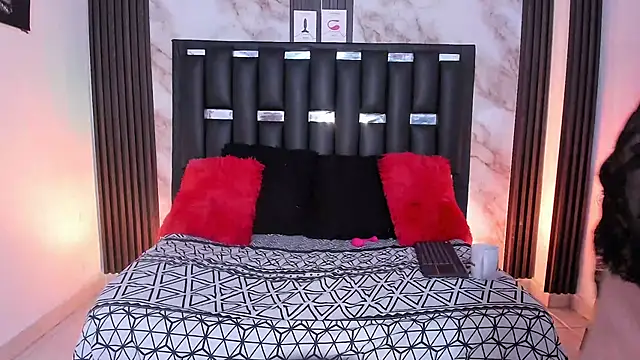 Snapshot of katherina_diaz chatting on 8, 11, 2025 katherina diaz online show from 8, 11, 2025