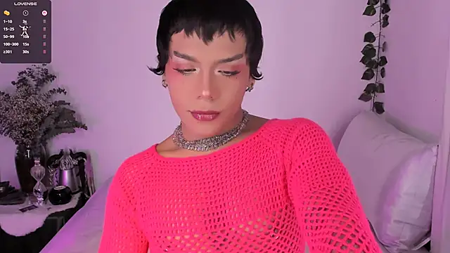 Snapshot of Danigio chatting on 12, 11, 2025 Danigio online show from 12, 11, 2025