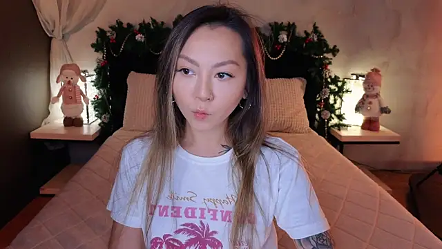 Snapshot of im_casey chatting on 17, 12, 2025 im casey online show from 17, 12, 2025