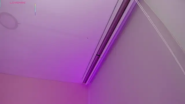 Oriana Guzman online show from 4, 3, 2026