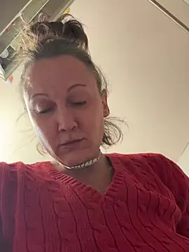 Snapshot of SexyB214 chatting on 2, 1, 2025 SexyB214 online show from 2, 1, 2025