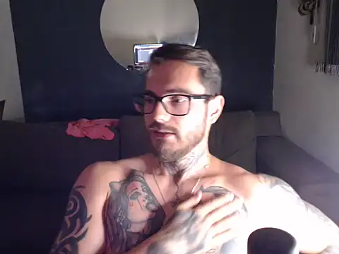 Snapshot of clark_r chatting on 23, 9, 2025 clark r online show from 23, 9, 2025