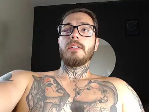 Snapshot of clark_r chatting on 7, 10, 2025 clark r online show from 7, 10, 2025