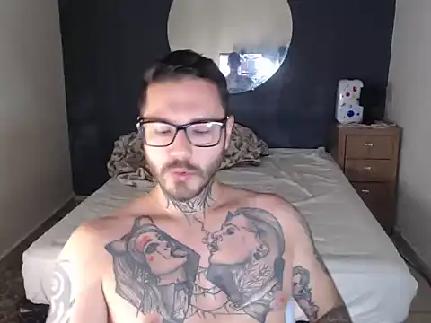 Snapshot of clark_r chatting on 11, 11, 2025 clark r online show from 11, 11, 2025