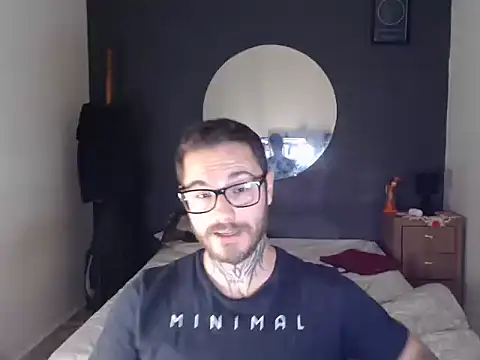 Snapshot of clark_r chatting on 25, 11, 2025 clark r online show from 25, 11, 2025