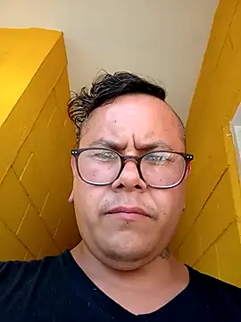 Snapshot of AlanDickson chatting on 29, 9, 2025 AlanDickson online show from 29, 9, 2025