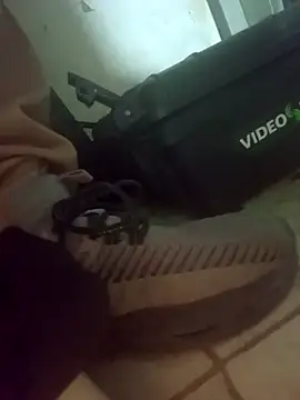 Snapshot of AlanDickson chatting on 20, 10, 2025 AlanDickson online show from 20, 10, 2025