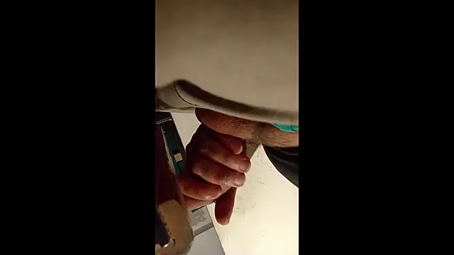 Snapshot of AlanDickson chatting on 30, 10, 2025 AlanDickson online show from 30, 10, 2025