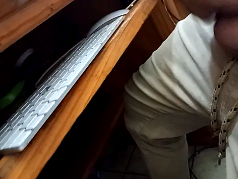 Snapshot of AlanDickson chatting on 3, 11, 2025 AlanDickson online show from 3, 11, 2025