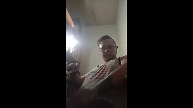 Snapshot of AlanDickson chatting on 11, 11, 2025 AlanDickson online show from 11, 11, 2025