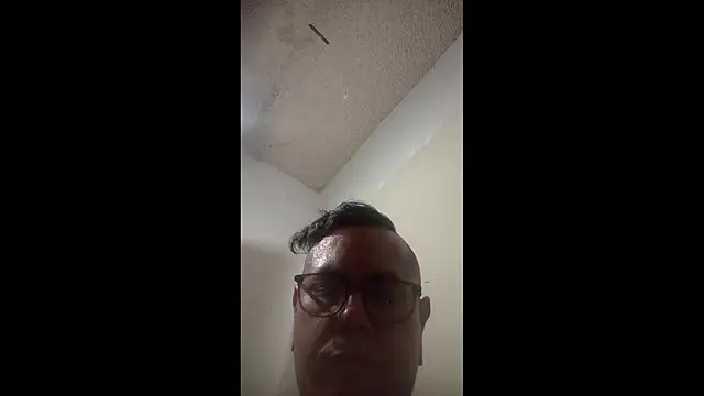 Snapshot of AlanDickson chatting on 24, 11, 2025 AlanDickson online show from 24, 11, 2025