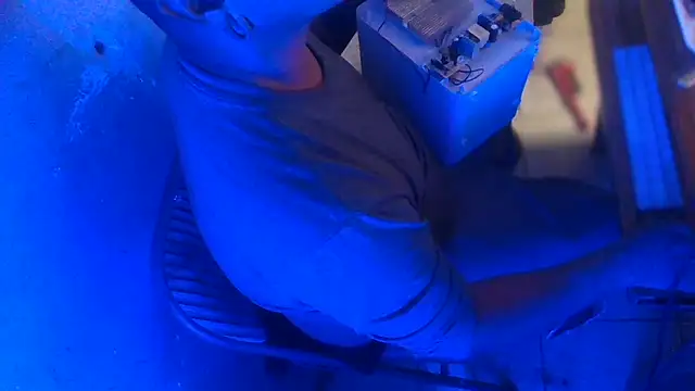 Snapshot of AlanDickson chatting on 15, 12, 2025 AlanDickson online show from 15, 12, 2025