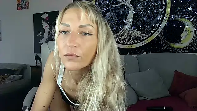 Snapshot of SexxyLiviaa chatting on 16, 1, 2025 SexxyLiviaa online show from 16, 1, 2025
