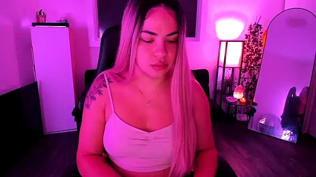 Snapshot of MelSaunders chatting on 18, 11, 2025 MelSaunders online show from 18, 11, 2025