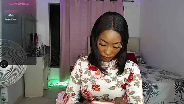 Snapshot of samantha-rose2 chatting on 5, 2, 2025 samantha-rose2 online show from 5, 2, 2025