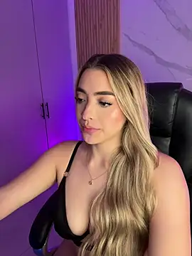 Snapshot of kyliejoness chatting on 20, 7, 2026 kyliejoness online show from 20, 7, 2026
