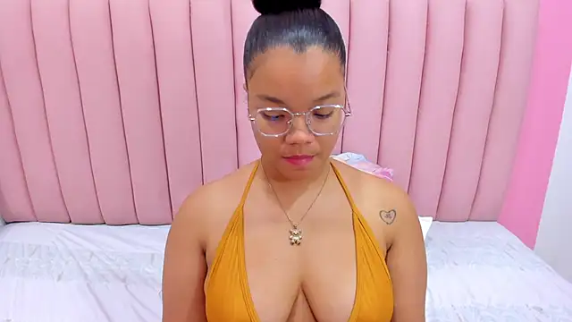 Snapshot of ISABELLA_020 chatting on 1, 3, 2025 ISABELLA 020 online show from 1, 3, 2025