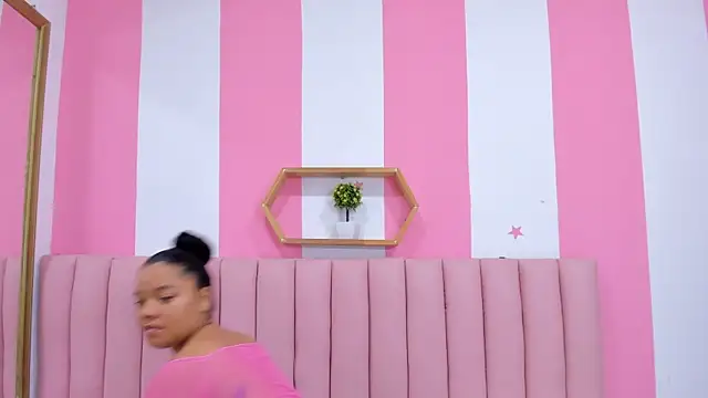 Snapshot of ISABELLA_020 chatting on 5, 3, 2025 ISABELLA 020 online show from 5, 3, 2025