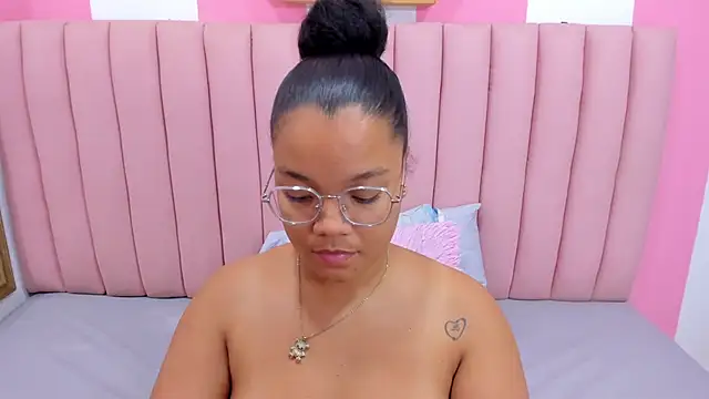 Snapshot of ISABELLA_020 chatting on 7, 3, 2025 ISABELLA 020 online show from 7, 3, 2025