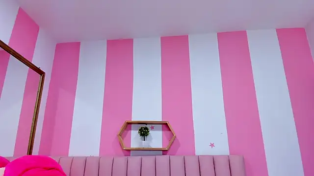 Snapshot of ISABELLA_020 chatting on 15, 9, 2025 ISABELLA 020 online show from 15, 9, 2025