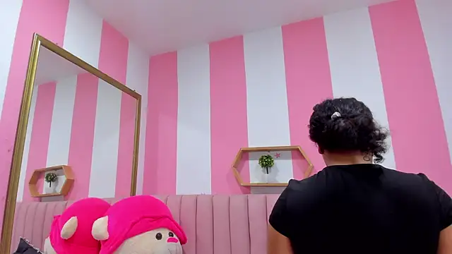 Snapshot of ISABELLA_020 chatting on 1, 10, 2025 ISABELLA 020 online show from 1, 10, 2025