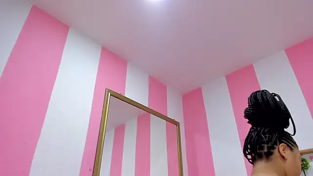 Snapshot of ISABELLA_020 chatting on 4, 10, 2025 ISABELLA 020 online show from 4, 10, 2025