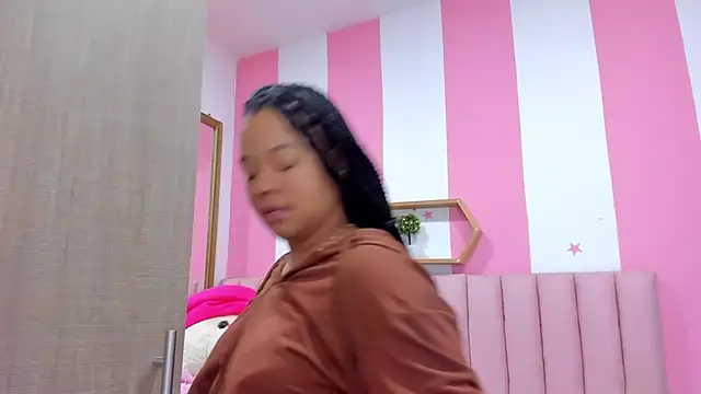 Snapshot of ISABELLA_020 chatting on 7, 10, 2025 ISABELLA 020 online show from 7, 10, 2025