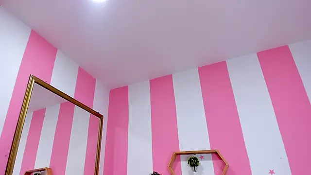 Snapshot of ISABELLA_020 chatting on 17, 10, 2025 ISABELLA 020 online show from 17, 10, 2025