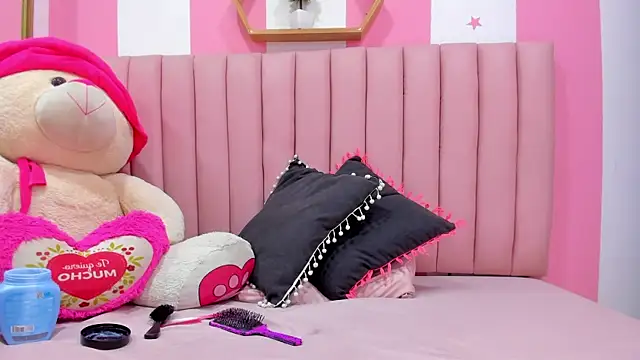 Snapshot of ISABELLA_020 chatting on 20, 10, 2025 ISABELLA 020 online show from 20, 10, 2025