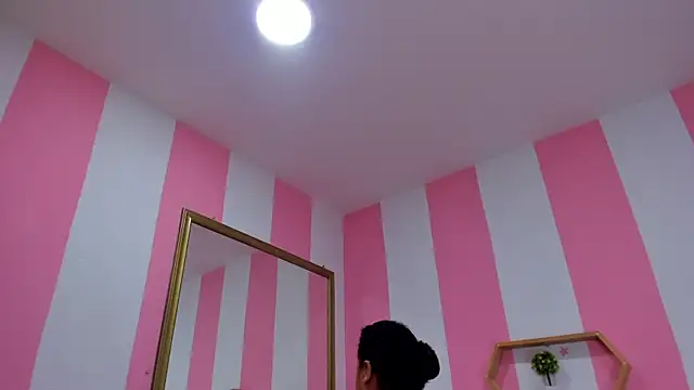 Snapshot of ISABELLA_020 chatting on 21, 10, 2025 ISABELLA 020 online show from 21, 10, 2025