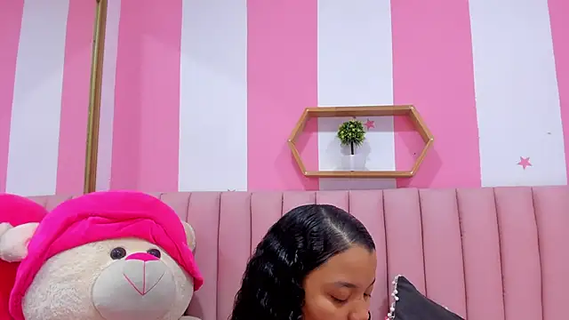 Snapshot of ISABELLA_020 chatting on 27, 10, 2025 ISABELLA 020 online show from 27, 10, 2025