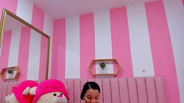 Snapshot of ISABELLA_020 chatting on 29, 10, 2025 ISABELLA 020 online show from 29, 10, 2025