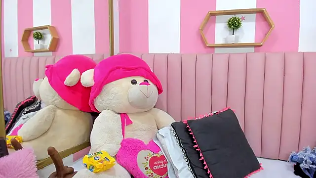 Snapshot of ISABELLA_020 chatting on 11, 11, 2025 ISABELLA 020 online show from 11, 11, 2025