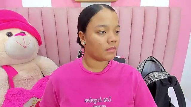 Snapshot of ISABELLA_020 chatting on 14, 11, 2025 ISABELLA 020 online show from 14, 11, 2025