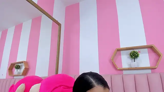 Snapshot of ISABELLA_020 chatting on 20, 11, 2025 ISABELLA 020 online show from 20, 11, 2025