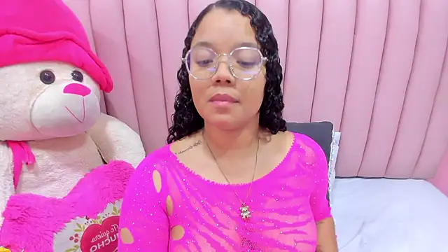 Snapshot of ISABELLA_020 chatting on 25, 11, 2025 ISABELLA 020 online show from 25, 11, 2025