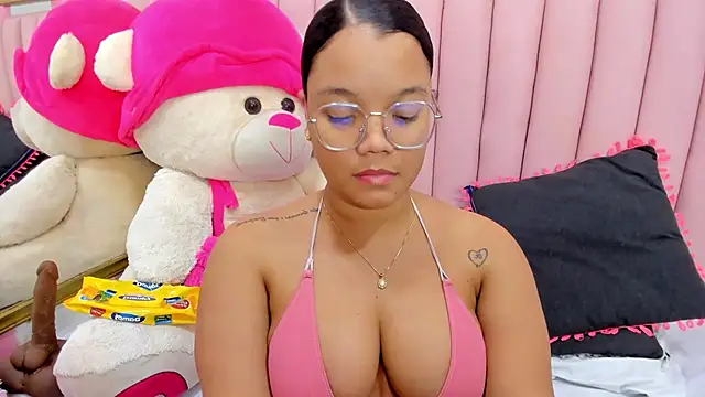 Snapshot of ISABELLA_020 chatting on 26, 11, 2025 ISABELLA 020 online show from 26, 11, 2025