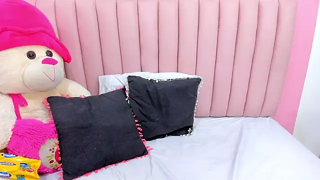 Snapshot of ISABELLA_020 chatting on 27, 11, 2025 ISABELLA 020 online show from 27, 11, 2025