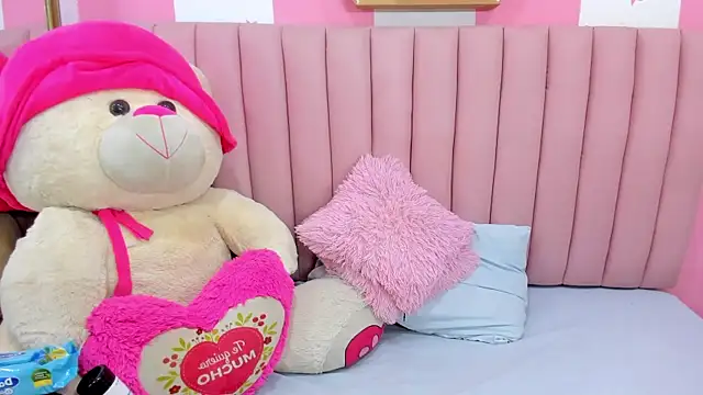 Snapshot of ISABELLA_020 chatting on 1, 12, 2025 ISABELLA 020 online show from 1, 12, 2025