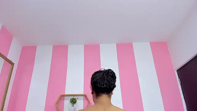 Snapshot of ISABELLA_020 chatting on 4, 12, 2025 ISABELLA 020 online show from 4, 12, 2025