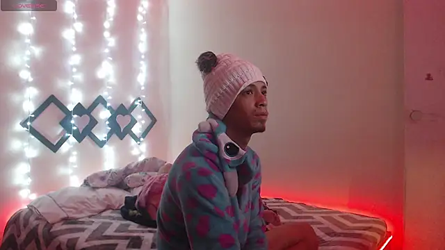 Snapshot of TOM_NATASHA chatting on 17, 1, 2025 TOM NATASHA online show from 17, 1, 2025